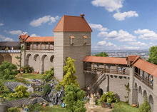 Laden Sie das Bild in den Galerie-Viewer, Modellbahn Bausatz Altstadtmauer-Set Schildmauer, Faller H0 130691 neu OVP
