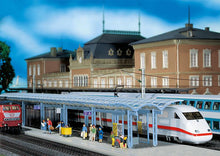 Laden Sie das Bild in den Galerie-Viewer, Modellbau Bausatz 2 ICE-Bahnsteige, Faller H0 120193 neu
