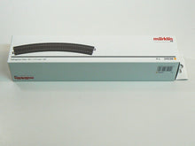 Laden Sie das Bild in den Galerie-Viewer, C-Gleis Gleise gebogen x 6, R 3, Märklin H0 24330 neu, OVP
