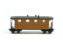 Laden Sie das Bild in den Galerie-Viewer, Feldbahn Personenwagen Waldbahn braun, Roco H0e 34064 neu OVP
